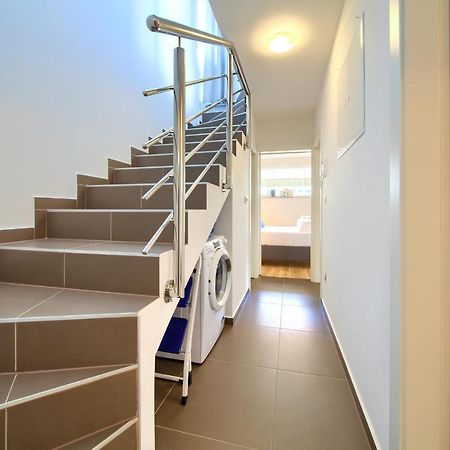 Villa Solis Lacus Modern Apartment - Private Heated Pool - Smart Tv Sky X - Free Parking Njivice Exterior foto