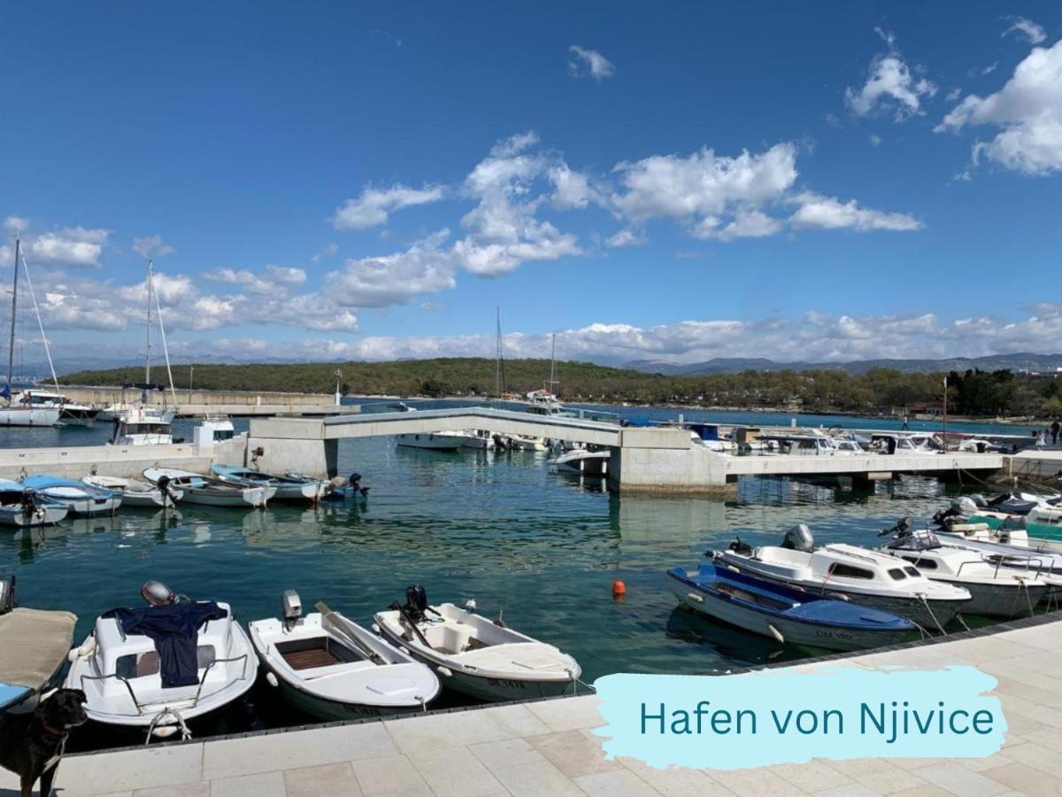 Villa Solis Lacus Modern Apartment - Private Heated Pool - Smart Tv Sky X - Free Parking Njivice Exterior foto