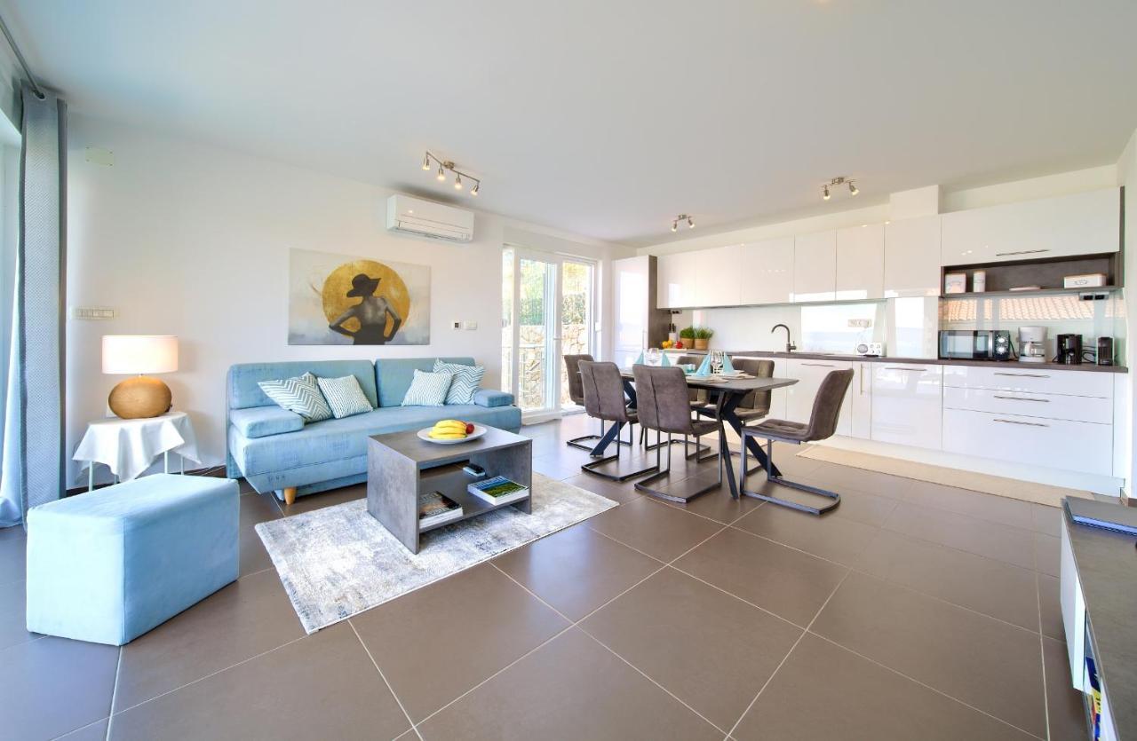 Villa Solis Lacus Modern Apartment - Private Heated Pool - Smart Tv Sky X - Free Parking Njivice Exterior foto