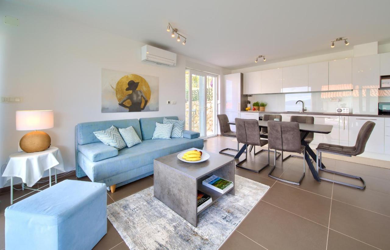 Villa Solis Lacus Modern Apartment - Private Heated Pool - Smart Tv Sky X - Free Parking Njivice Exterior foto