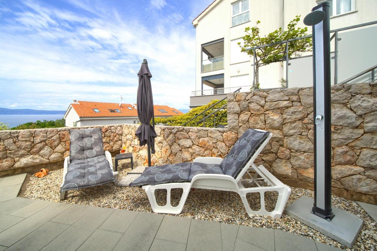 Villa Solis Lacus Modern Apartment - Private Heated Pool - Smart Tv Sky X - Free Parking Njivice Exterior foto