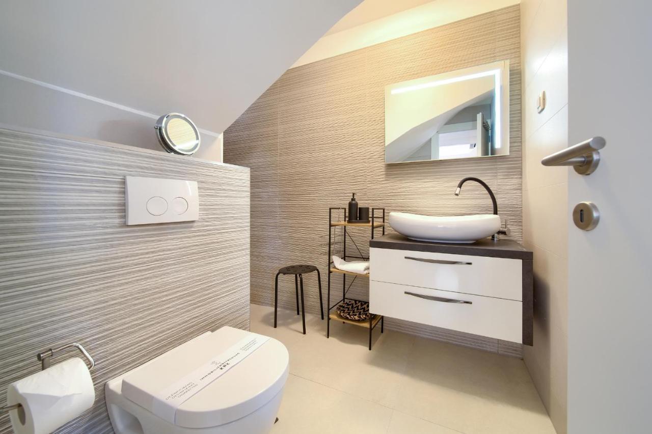 Villa Solis Lacus Modern Apartment - Private Heated Pool - Smart Tv Sky X - Free Parking Njivice Exterior foto